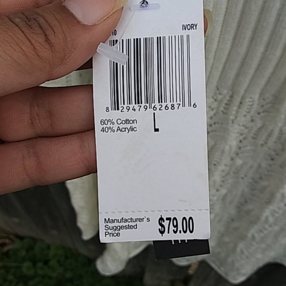 Chelsea and Theodore cowl neck Sweater size large - Picture 7 of 7